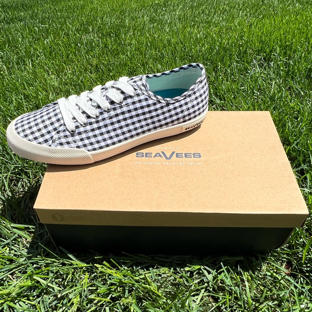 Adorable Brand New Women’s Gingham SeaVees Sneaker-Size 9.5.
